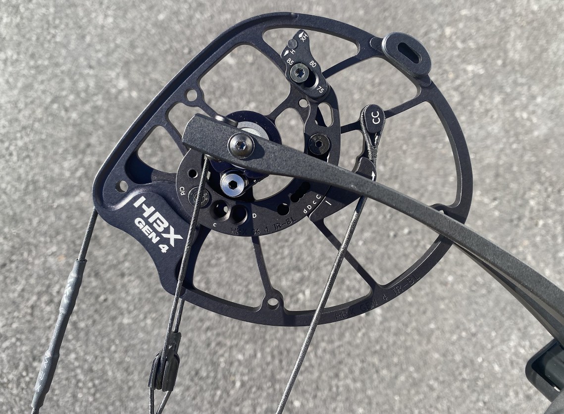 Hoyt Carbon RX-8 RH 70# 28 Realtree Camo- In Stock - Hunter's Friend