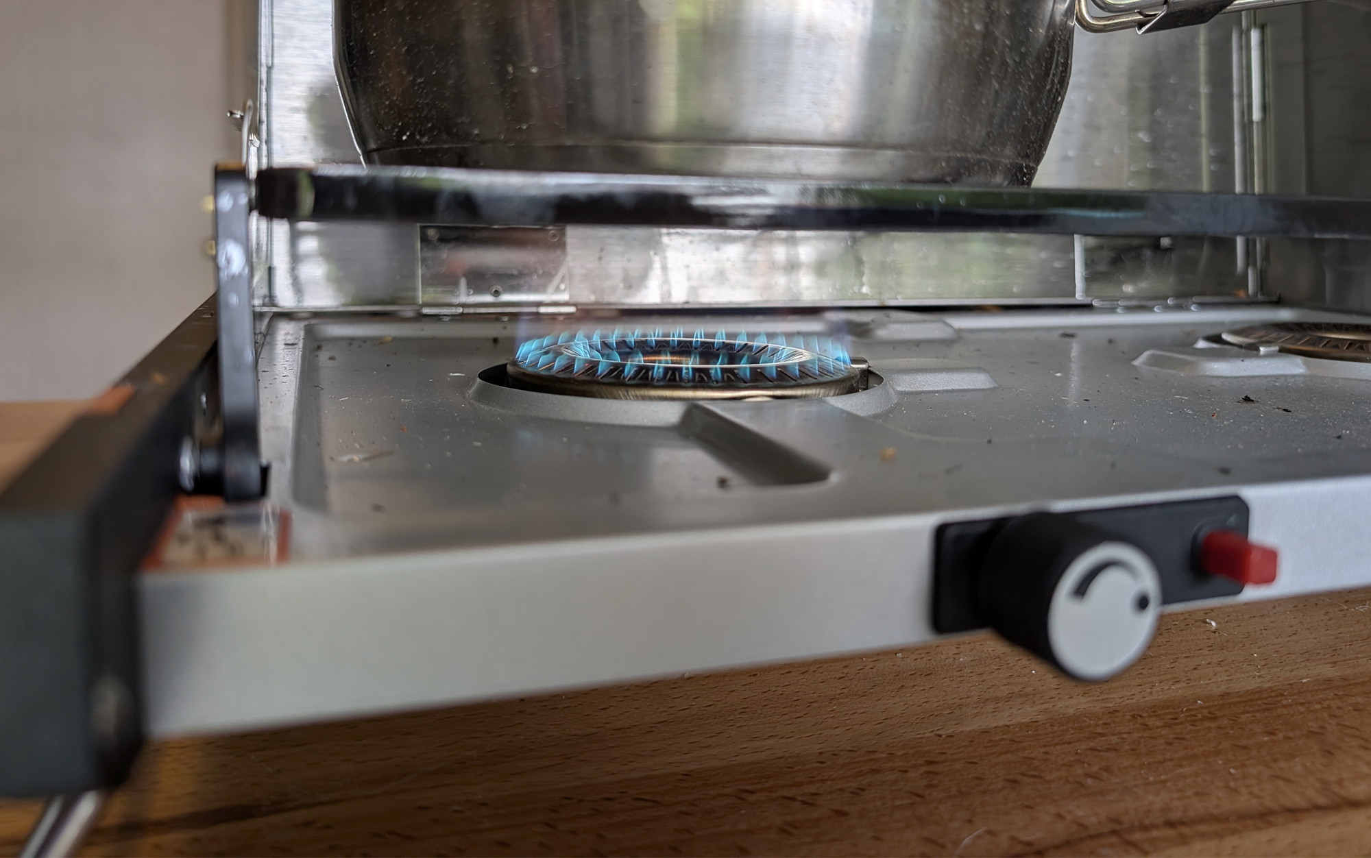 flame underneath grill on GSI Pinnacle camping stove