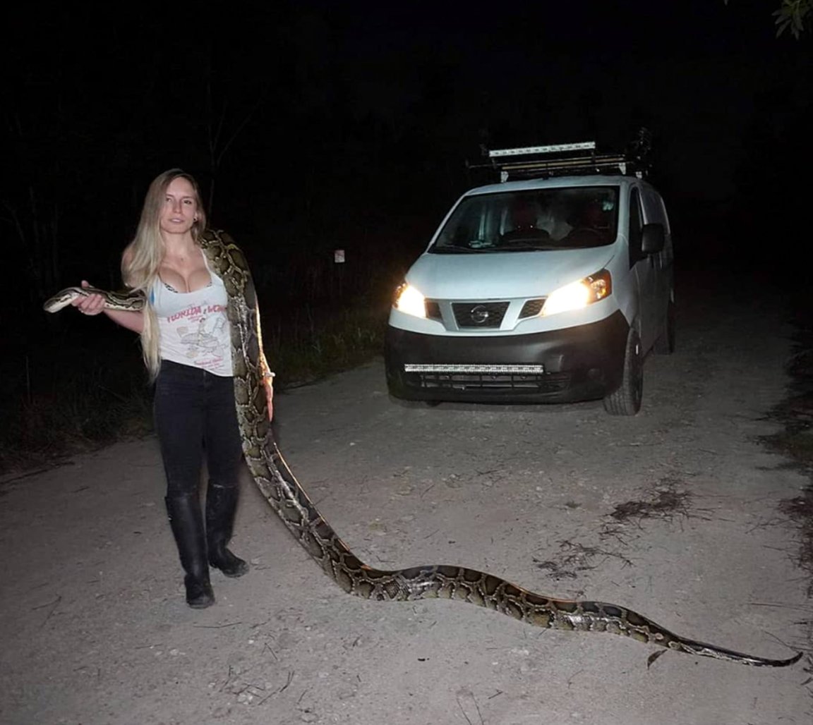 Women Python Hunters This Wildlife YouTuber Just Became the First Female to Win Florida's ...