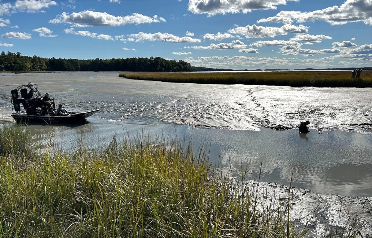 Hiker Trapped in Quicksand on Hayduke Trail: \, image size:1200x768