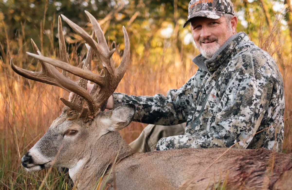 “His antlers grew 40 inches.” Kansas Hunter Arrows Massive Nontypical Buck “His antlers grew 40 inches.” Kansas Hunter Arrows Massive Nontypical Buck