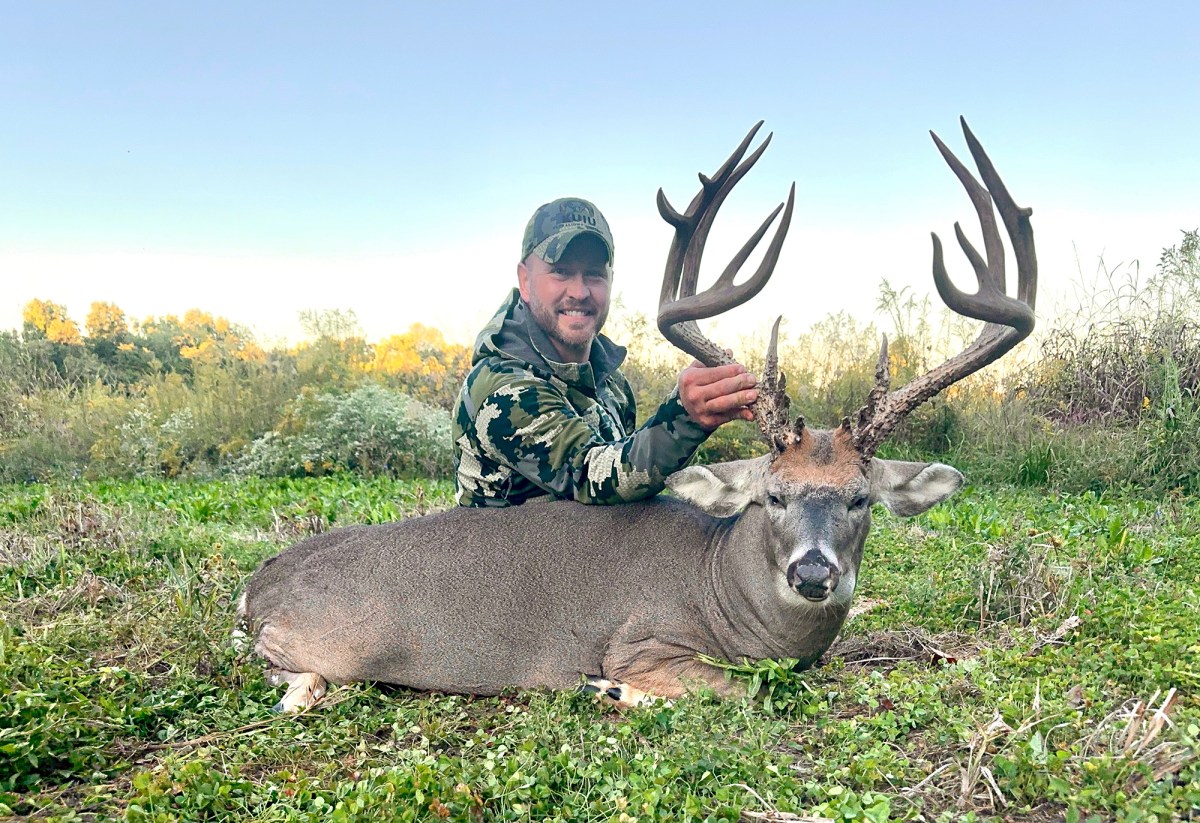 Kentucky Hunter Tagged This Massive Buck After Receiving a Cell Cam Photo and Driving Through the Night Kentucky Hunter Tagged This Massive Buck After Receiving a Cell Cam Photo and Driving Through the Night