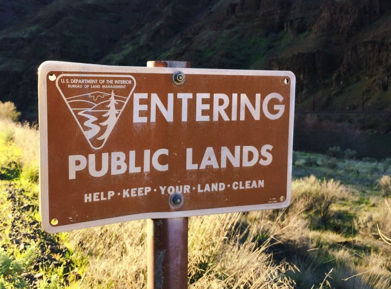 A sign that says entering public lands.