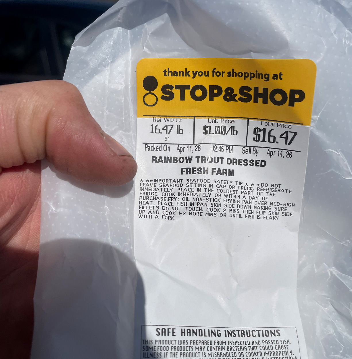 A stop and shop bag showing the fish's weight.
