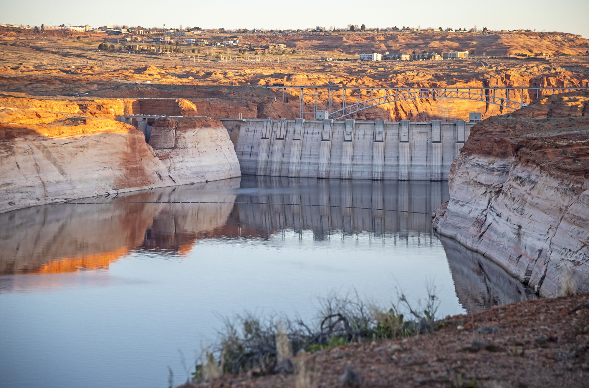 Page, Arizona, The water reservoir behind the Glen Canyon Dam is only 27 percent full. White rock around the lake is the 'bathtub ring,' which shows how dramatically the water has dropped. (Photo by: Jim West/UCG/Universal Images Group via Getty Images)