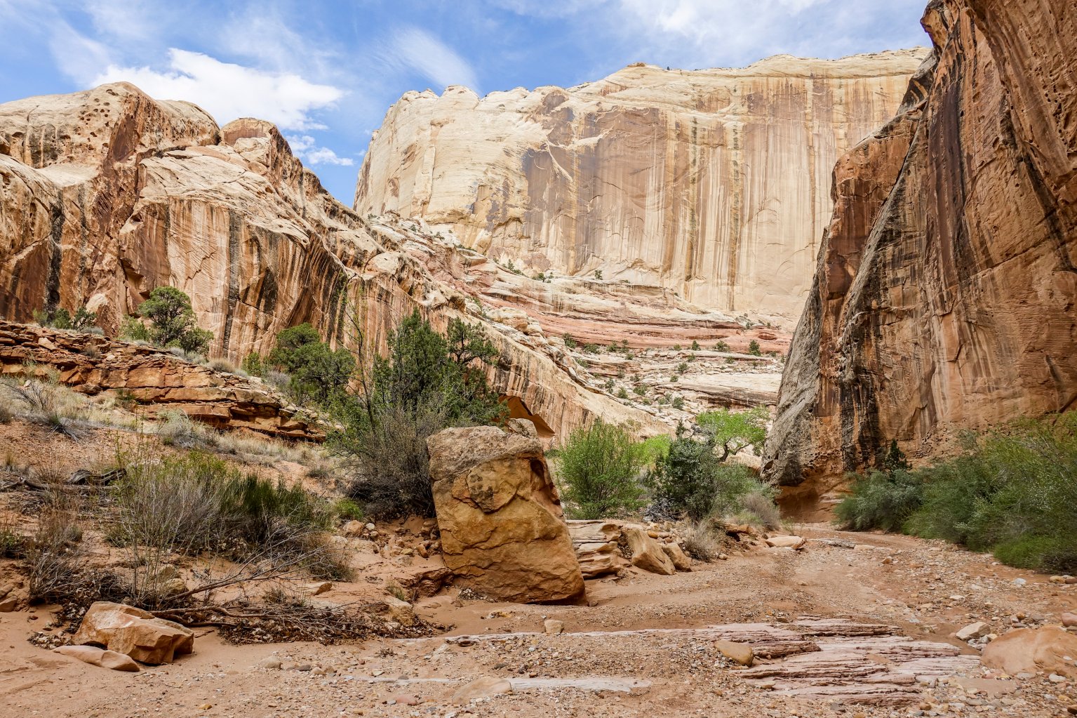 Majestic landscape of canyon with sandstone rock formations, GrandStaircase-EscalanteNational Monument, Utah, USA