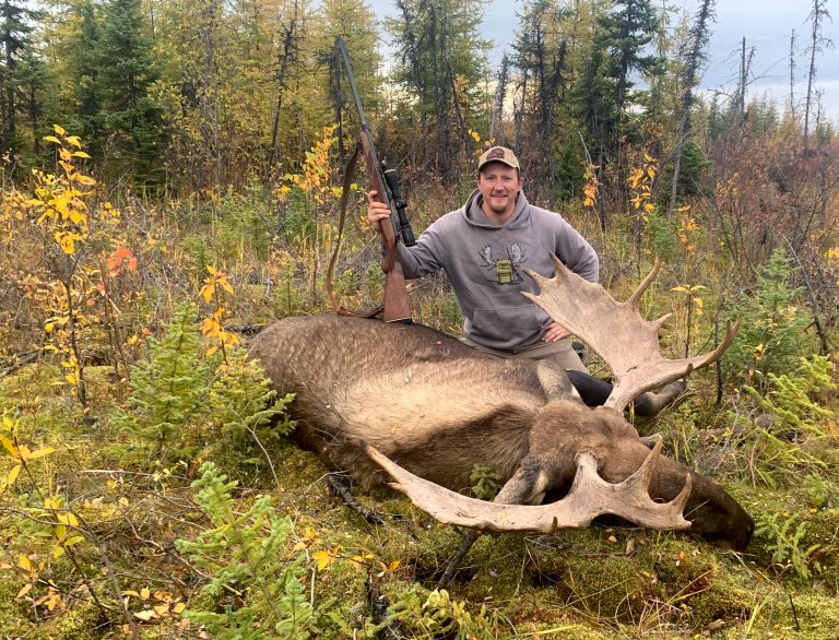 freel with classic 300 H&H rifle